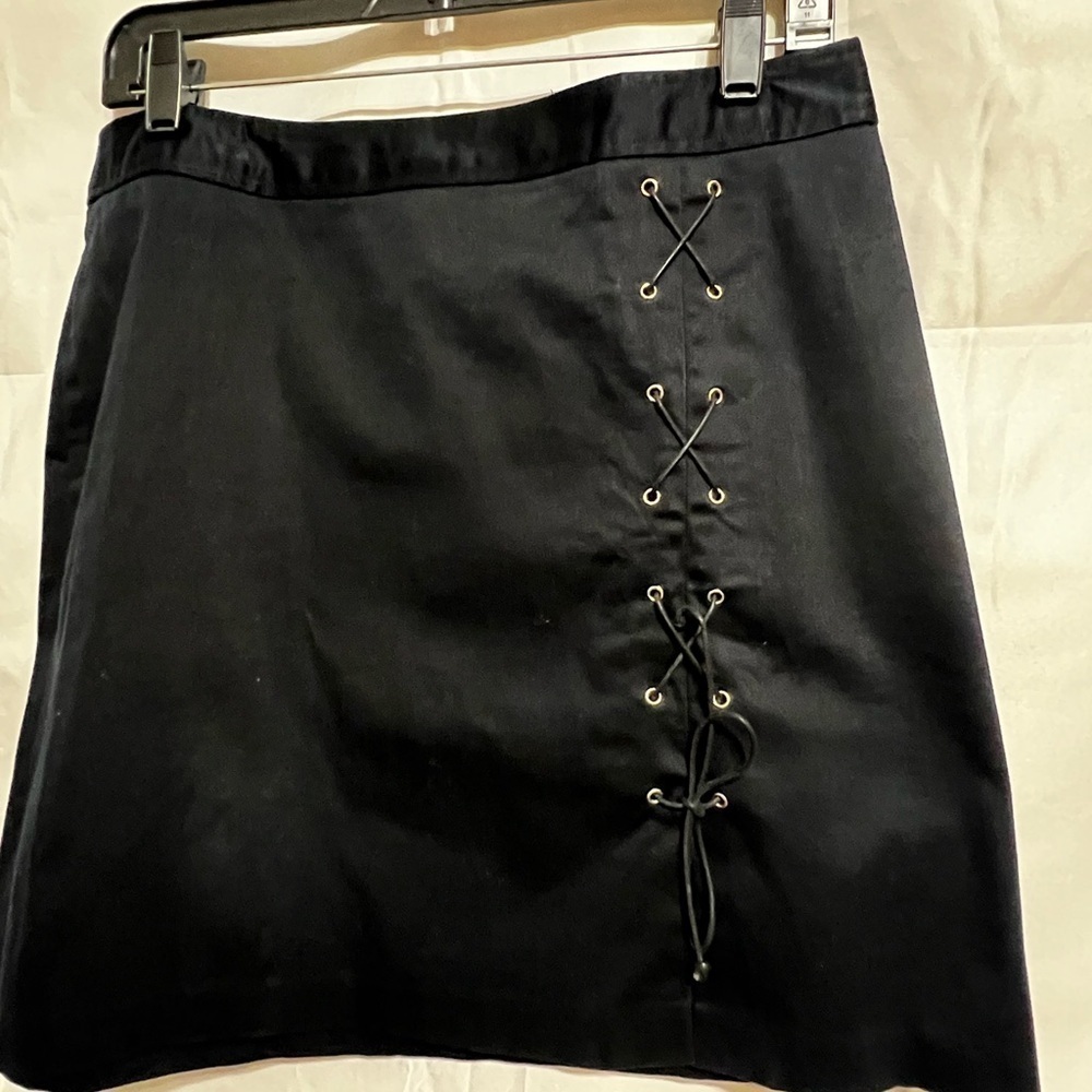 Cache Mini Skirt Black with Offset Faux Lace Up Loops Shoestring Tie Size 10 - Picture 5 of 5